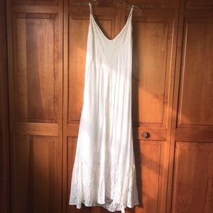 Abercrombie & Fitch flowy white maxi dress size M